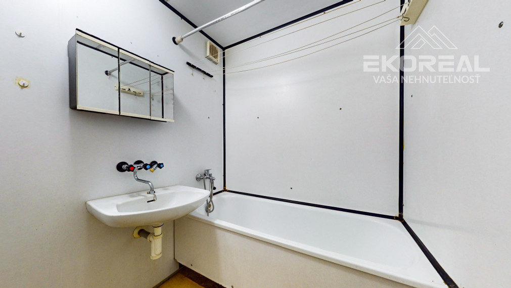 REZERVOVANÝ- BB - 1i. byt o rozlohe 38m2 + loggia a pivnica